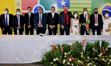 Vereadores tomam posse, e Rodrigo Rocha assume comando da Câmara