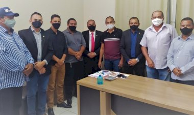 Vereadores e Prefeito se reúnem para discutir ações contra o agravamento da COVID no Município