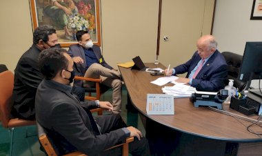 Vereadores buscam apoio do Deputado Júlio Cesar para a implantação de agência da CEF no Município.