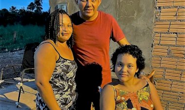 Vereador Ananias Borges faz doação de cadeira de roda a jovem deficiente