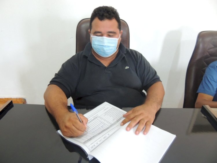 Em ação conjunta, Câmara de Vereadores antecipa reunião extraordinária e vota PL 11/2021, que altera a estrutura da Secretaria de Educação