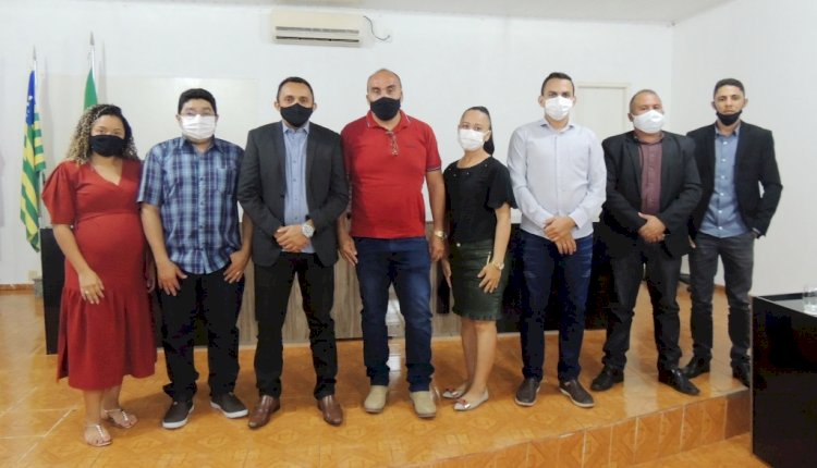 Denominação do Ginásio Poliesportivo como “Manoel Henrique de Sousa”