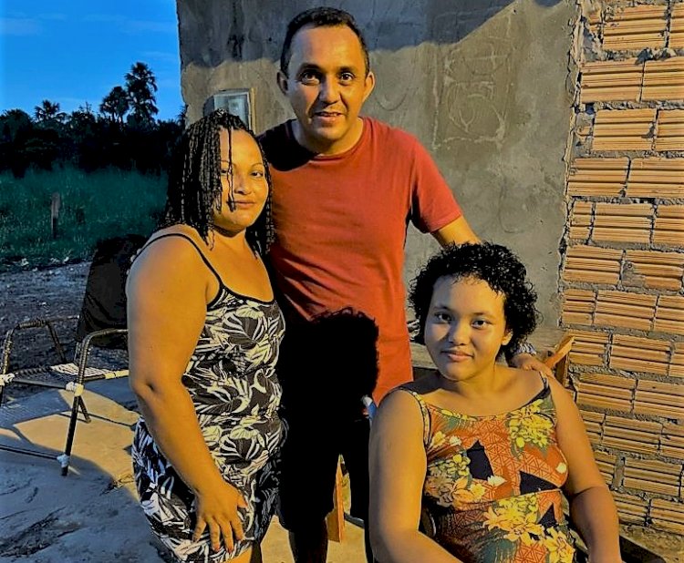 Vereador Ananias Borges faz doação de cadeira de roda a jovem deficiente