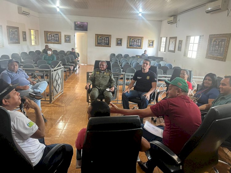 Vereadores se reuniram com representantes de segurança pública do Município.